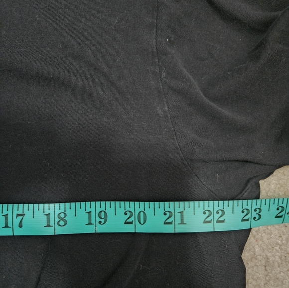 Poison Graphic Tee with Skull and Roses. Size XL - Picture 7 of 8